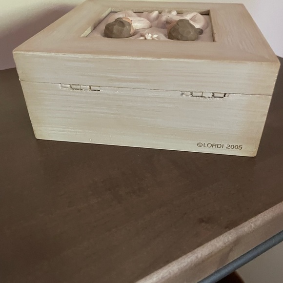 Willow Tree “Friendship” Keepsake Box - Picture 5 of 5